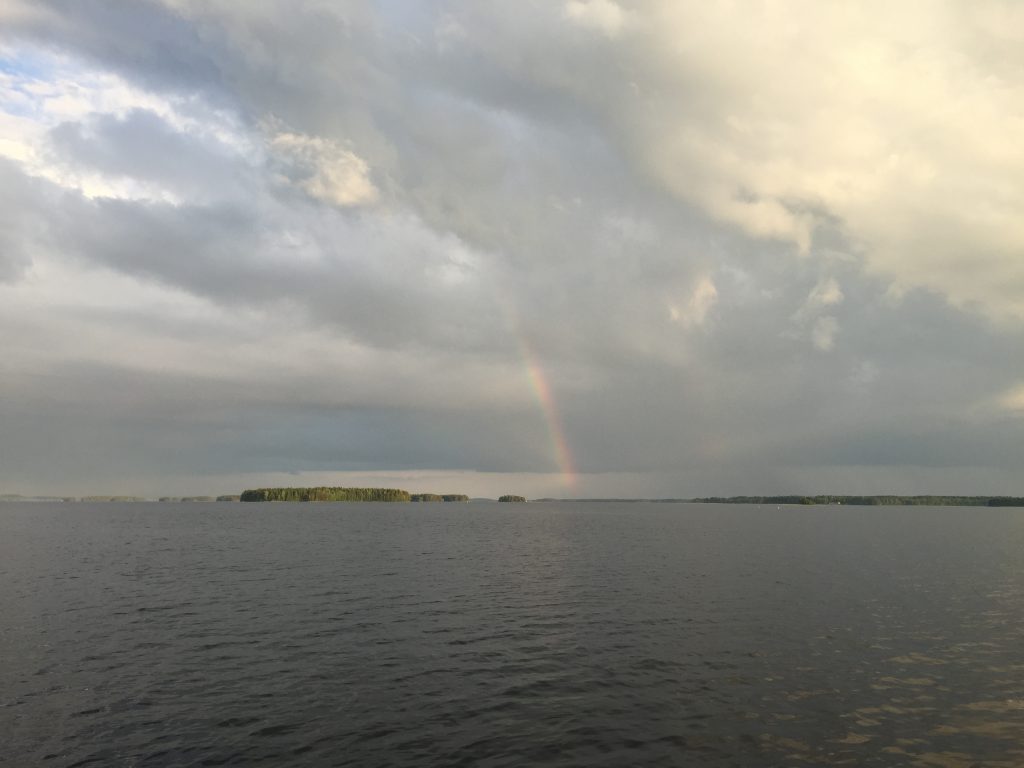 Kävin kokeilemassa sateenkaaren pään, aarre oli kai jo viety :(